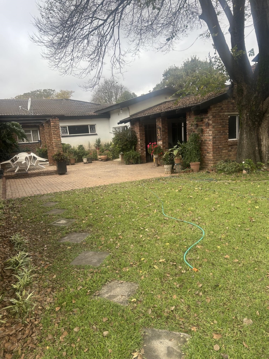 5 Bedroom Property for Sale in Viljoenskroon Free State